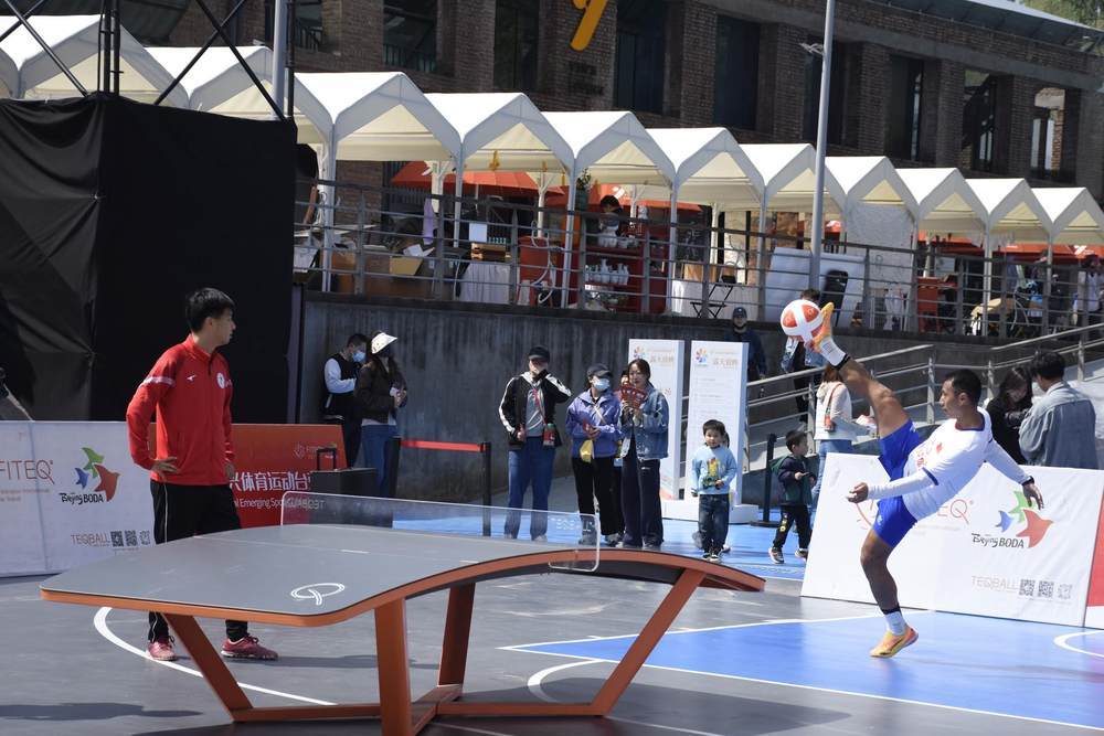 王伟：亚泰中期想引进更好的球员，但这些球员不愿冒巨大风险